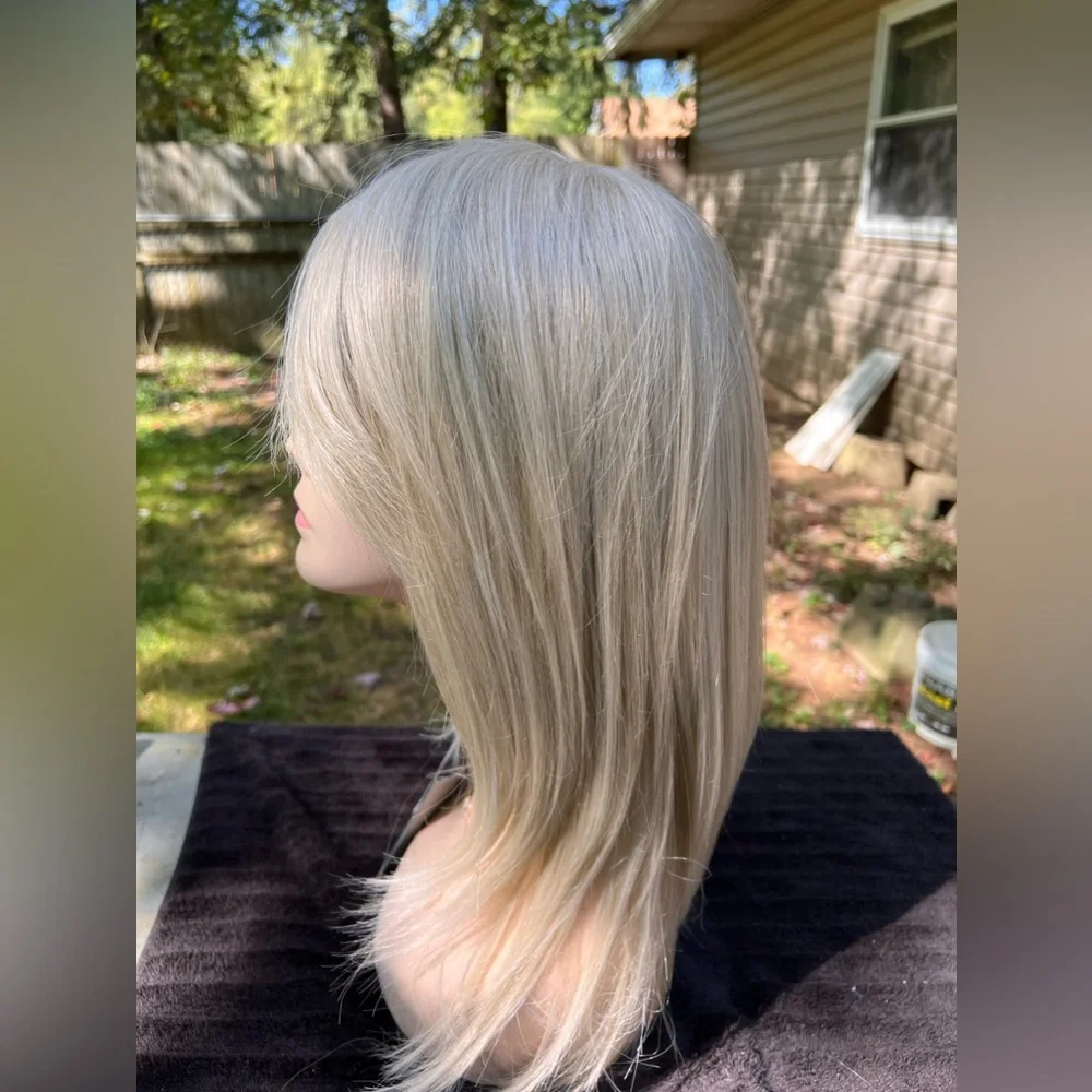 Raquel Welch Wigs “Influencer Inspo” Heat ok synthetic wig - Picture 5 of 7